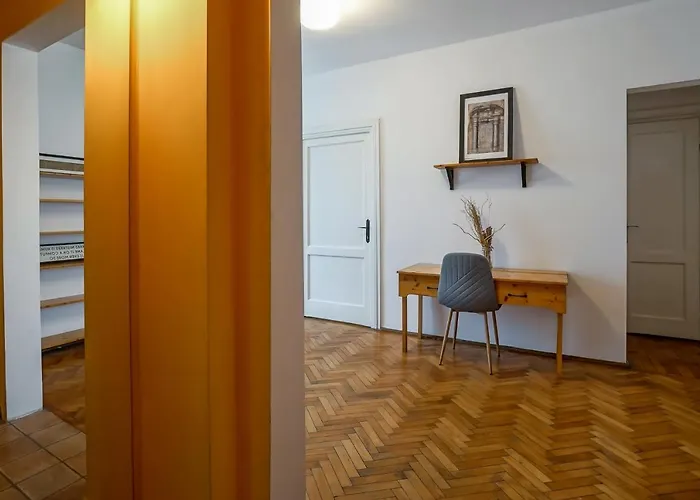 Universitate - Centrul Vechi *